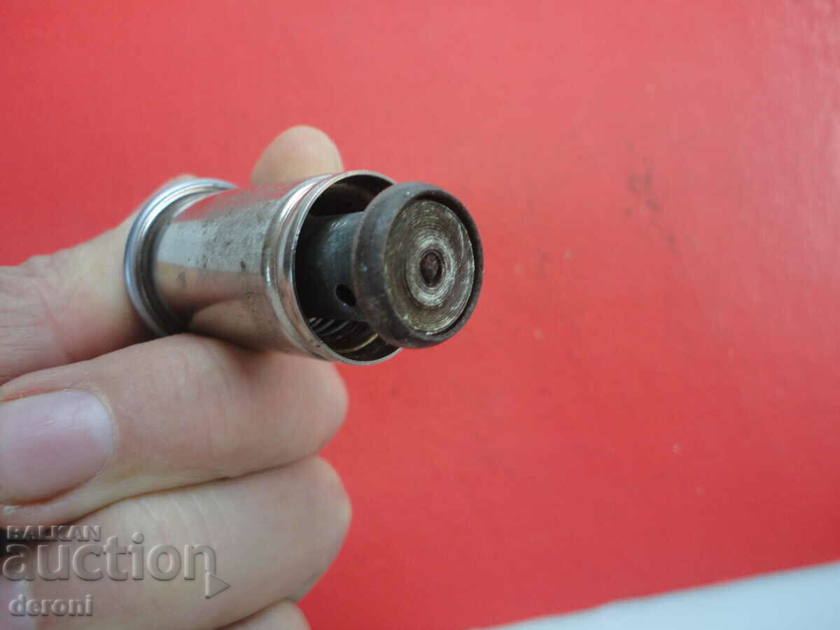 Delivery of Great vintage car lighter