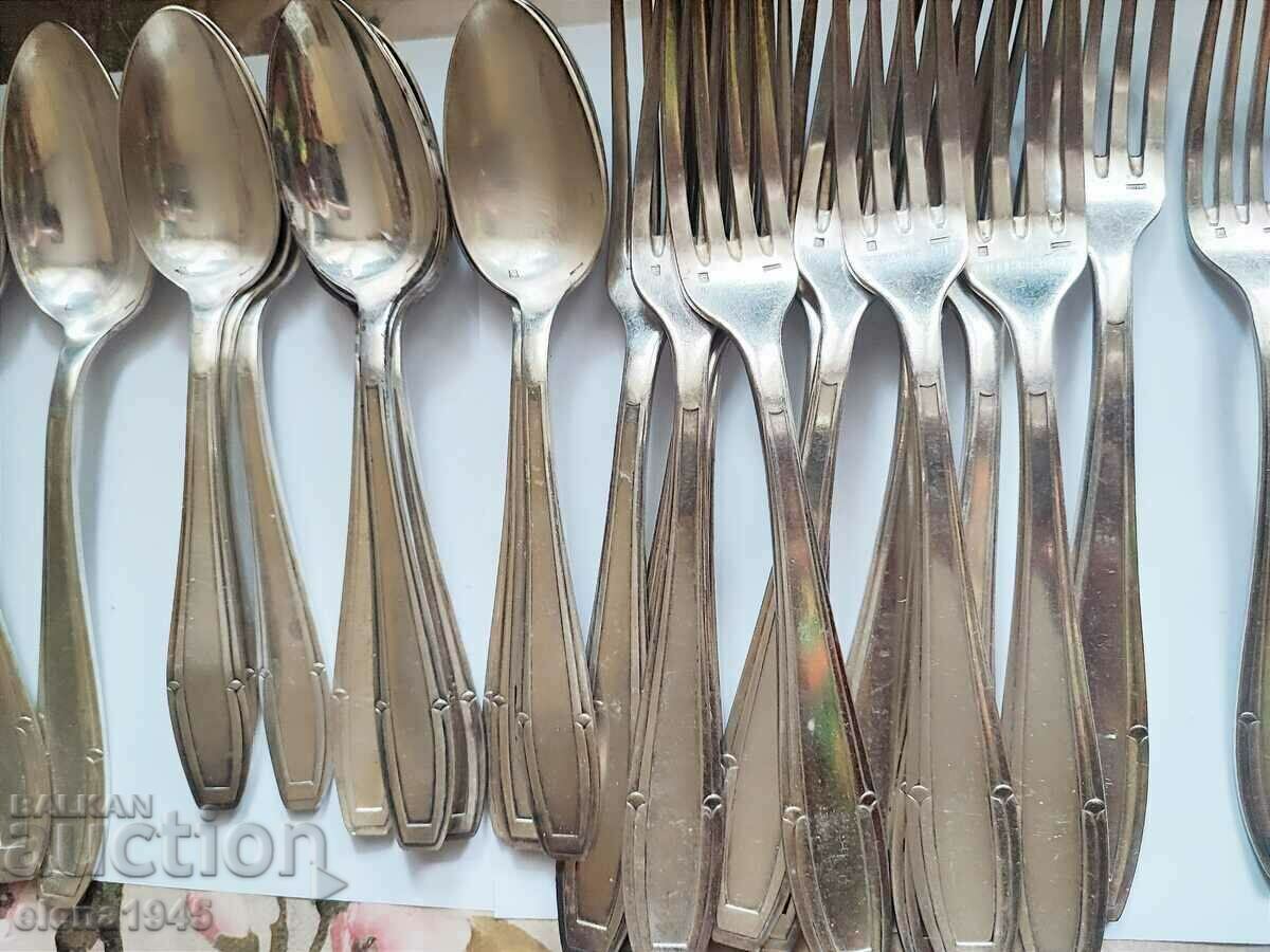 Αντικέ επάργυρα μαχαιροπίρουνα με τιμή 260.00 BGN | € 132.94 Αντικέ επάργυρα μαχαιροπίρουνα με τιμή 260.00 BGN | € 132.94