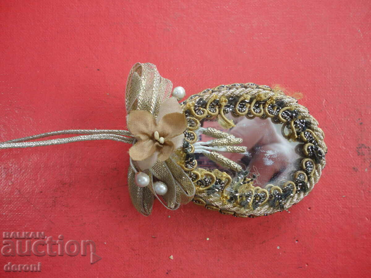 Delivery of Antique double sided mirror with tinsel and pearls Delivery of Antique double sided mirror with tinsel and pearls