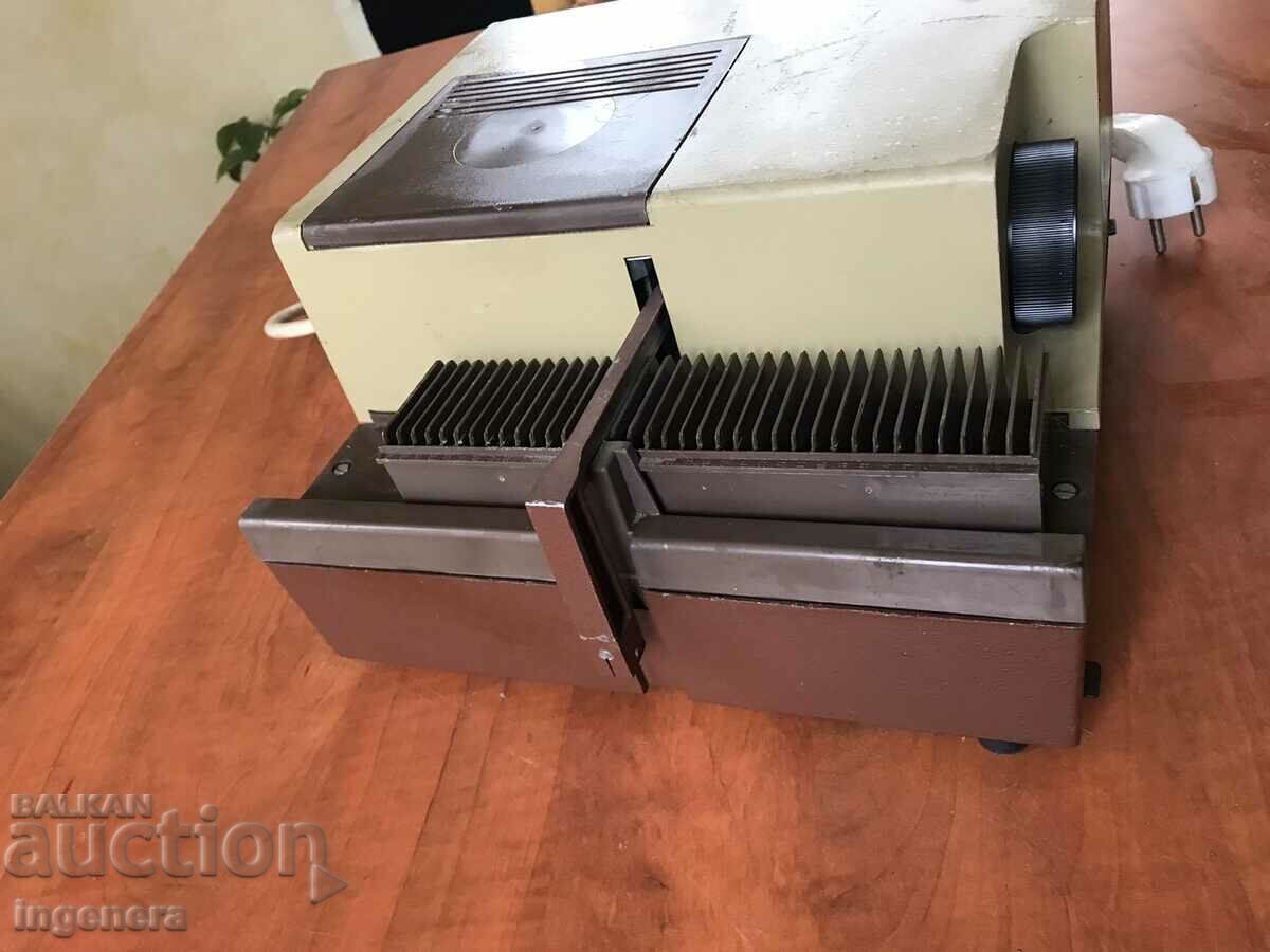ASPECTOMAT SLIDE PROJECTOR FROM SOCA "PANORAMA-150D" - 6 ASPECTOMAT SLIDE PROJECTOR FROM SOCA "PANORAMA-150D" - 6