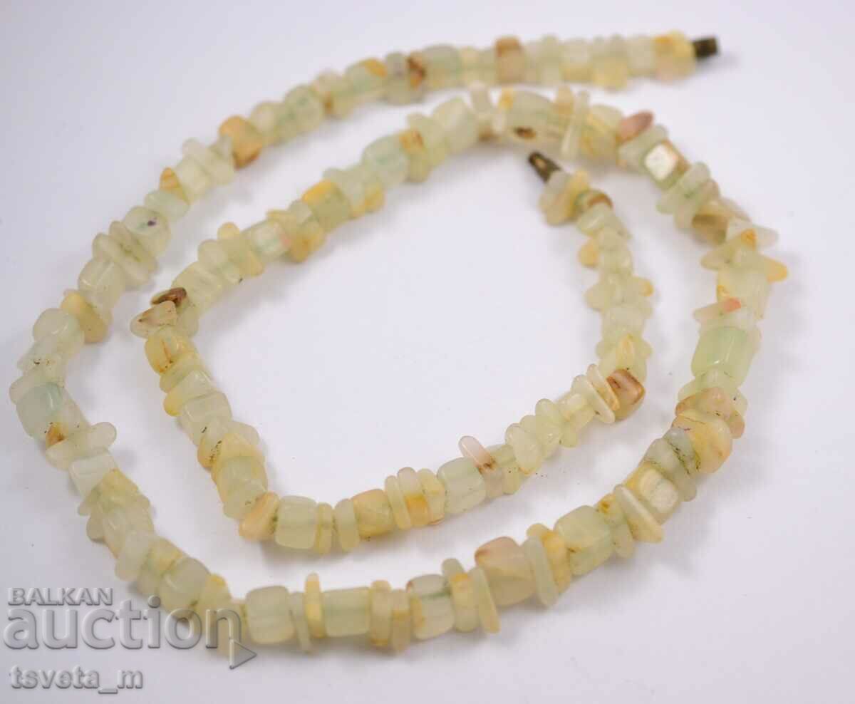 Παράδοση Κολιέ, κολιέ με φυσικές πέτρες