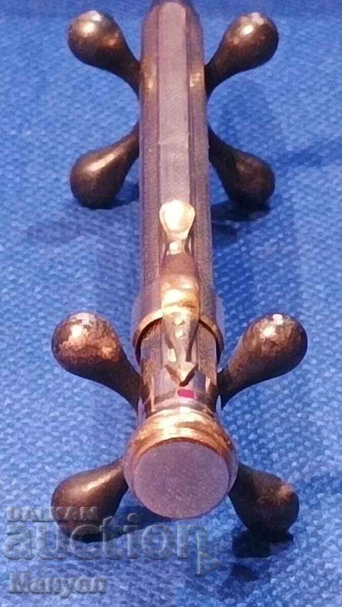 Delivery of Old Art Deco four-color gilt pencil. Delivery of Old Art Deco four-color gilt pencil.