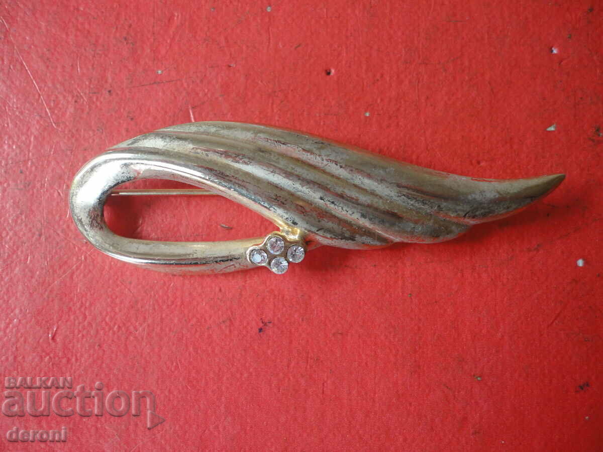 Antique brooch with stones with price 5.00 BGN | € 2.56 Antique brooch with stones with price 5.00 BGN | € 2.56