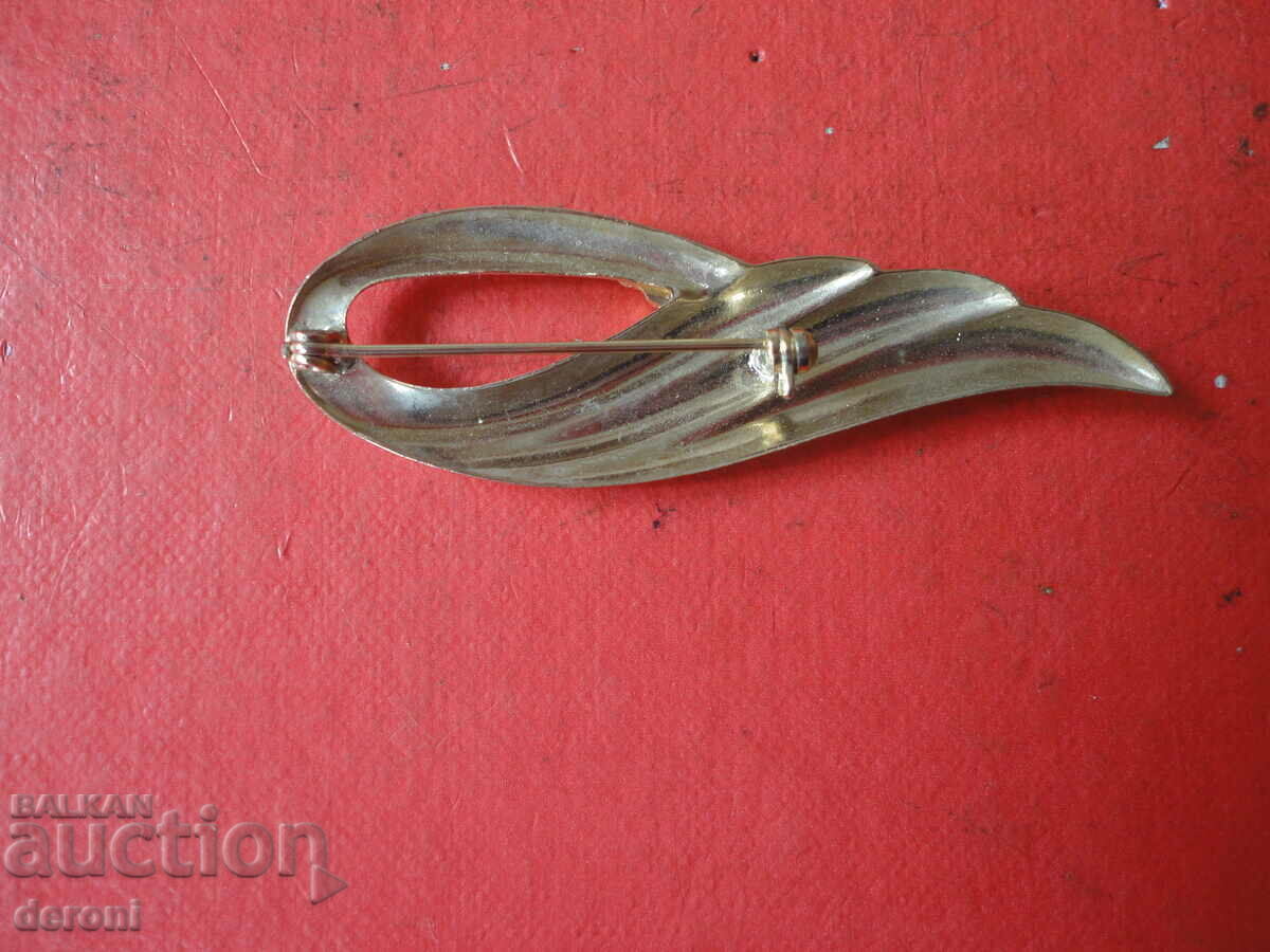 Delivery of Antique brooch with stones Delivery of Antique brooch with stones