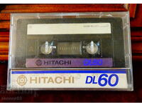 Κασέτα ήχου Hitachi DL60 με κιθάρα.