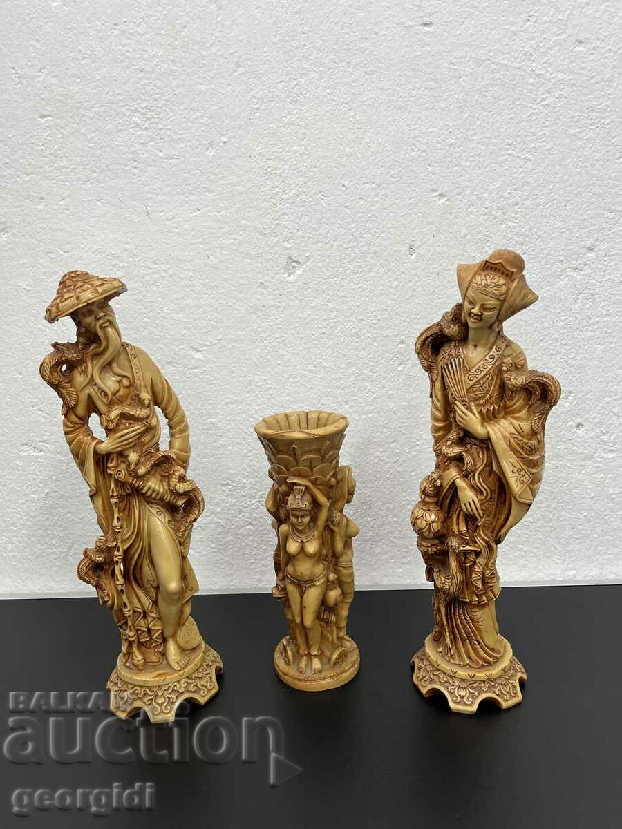 Set of Asian figures with vase. #4872