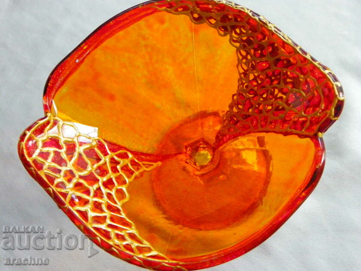 Licitație Un vas frumos de sticlă Licitație Un vas frumos de sticlă