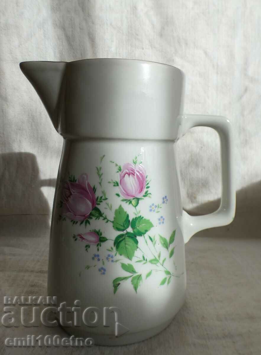 Urcior de vin porțelan bulgar vechi Kosta Yordanov Vidin cu preț 27.00 BGN | € 13.80 Urcior de vin porțelan bulgar vechi Kosta Yordanov Vidin cu preț 27.00 BGN | € 13.80