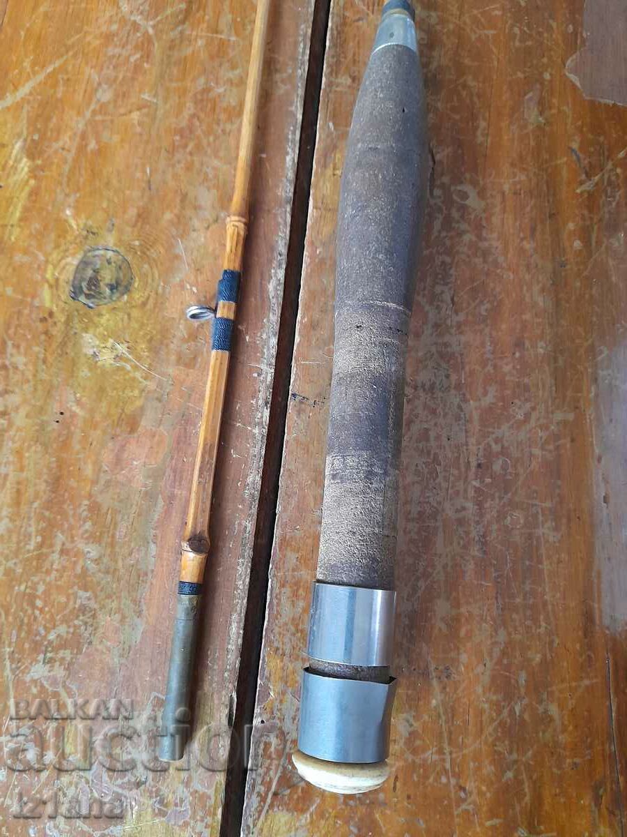 Доставка на Стара бамбукова въдица Доставка на Стара бамбукова въдица