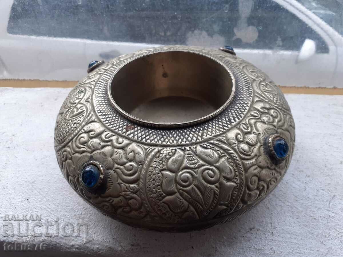 Tas, bowl, pot, jug with price 59.00 BGN | € 30.17 Tas, bowl, pot, jug with price 59.00 BGN | € 30.17