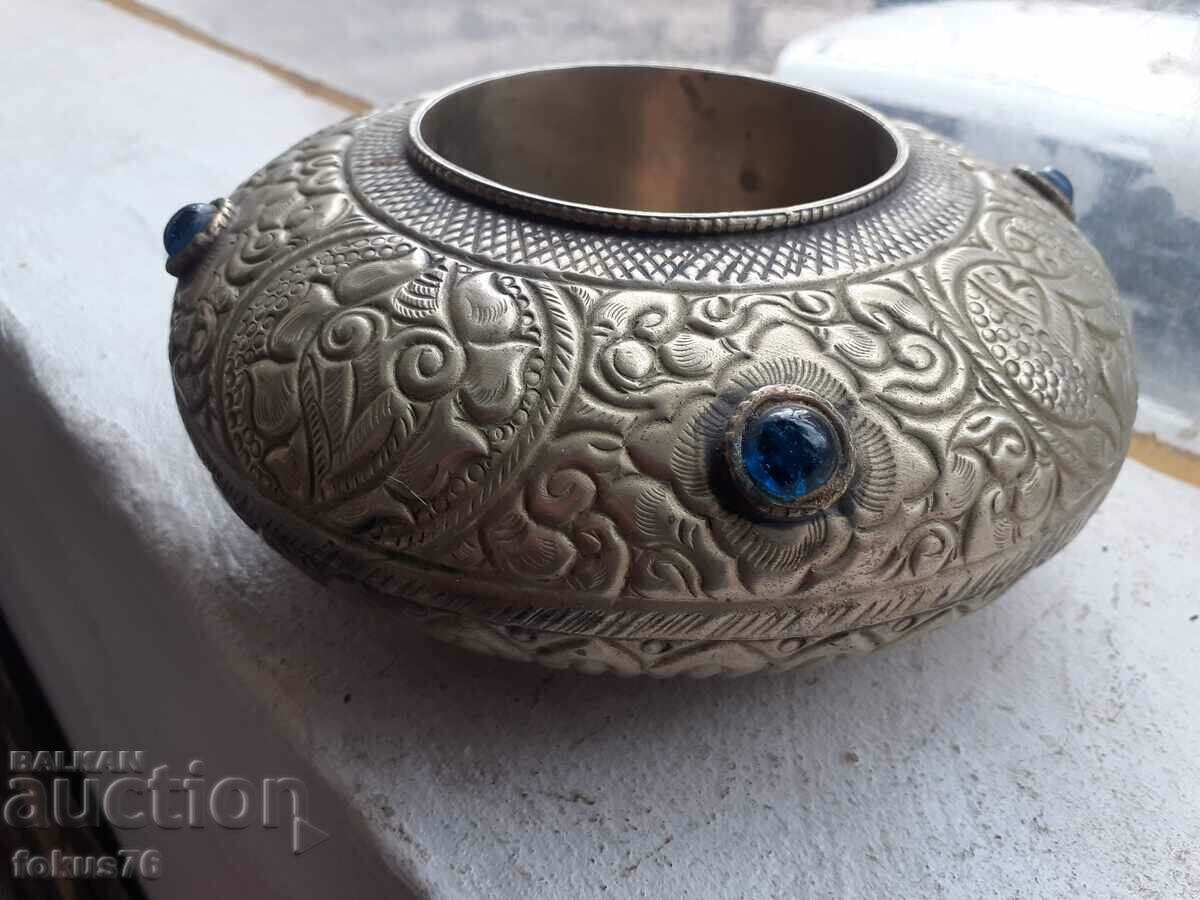 Auction Tas, bowl, pot, jug Auction Tas, bowl, pot, jug