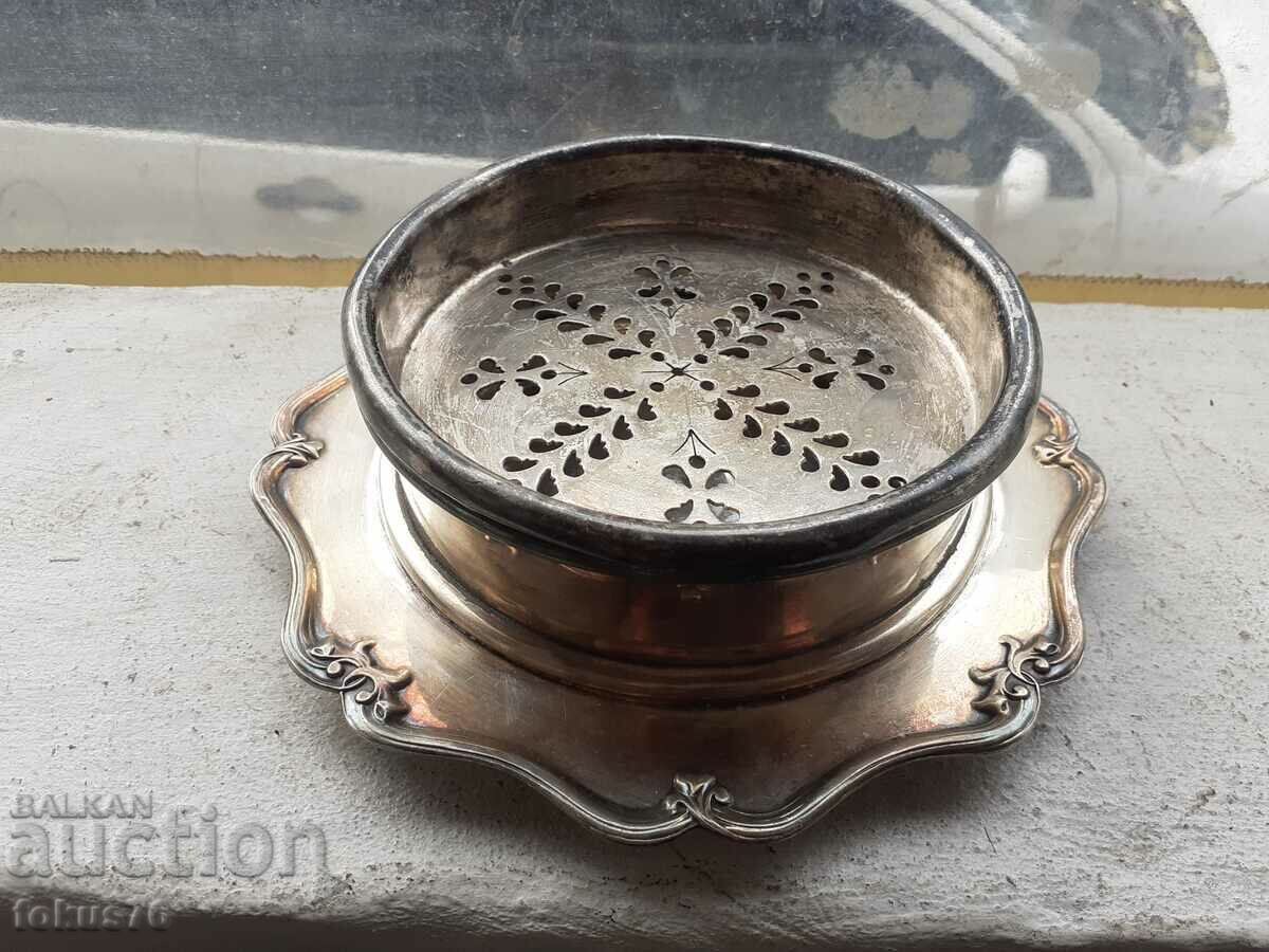 Old antique English thick silver plated butter dish with price 99.00 BGN | € 50.62 Old antique English thick silver plated butter dish with price 99.00 BGN | € 50.62