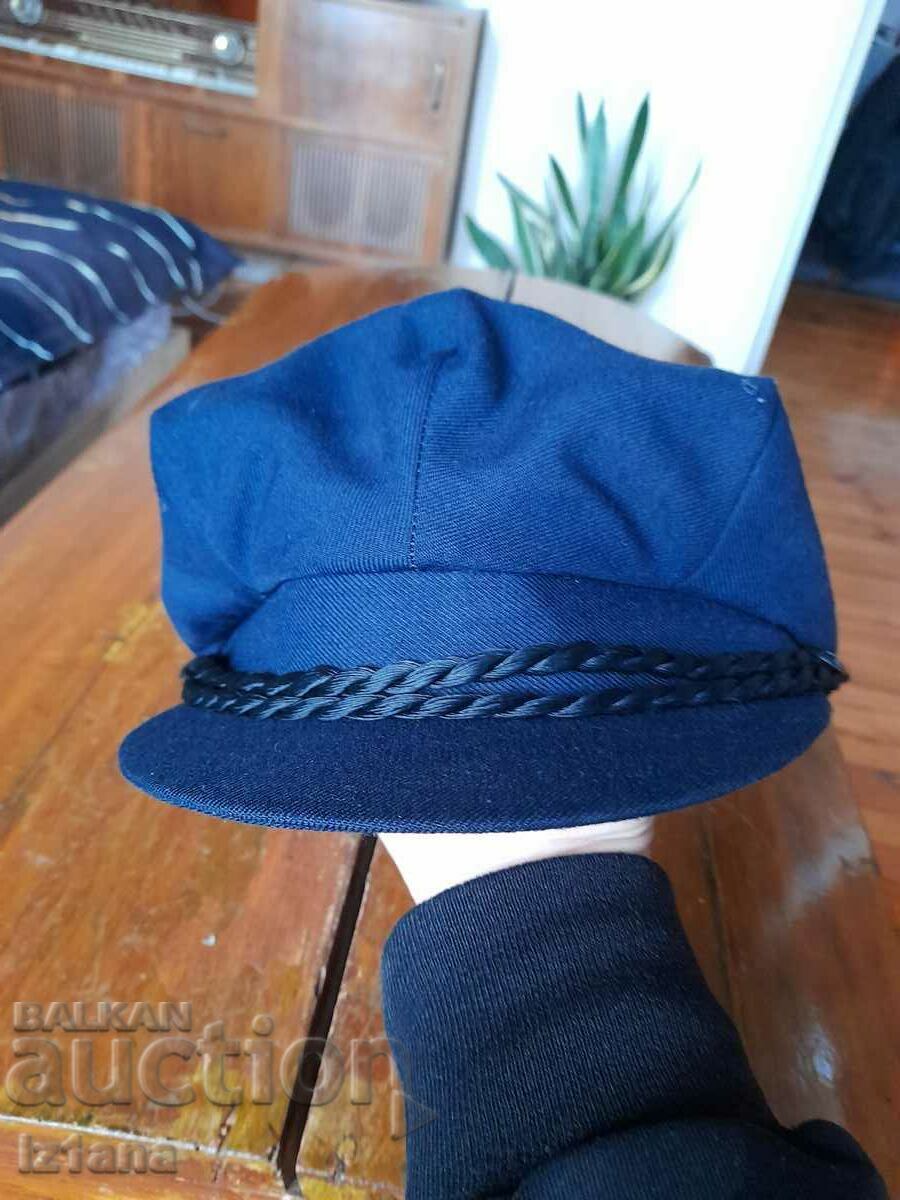 Şapcă veche, pălărie cu preț 21.00 BGN | € 10.74 Şapcă veche, pălărie cu preț 21.00 BGN | € 10.74