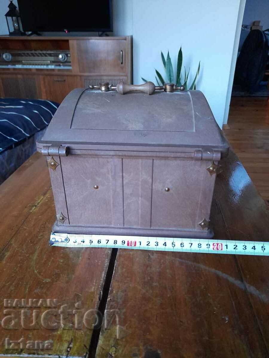 Auction Old music box, chest Box Auction Old music box, chest Box