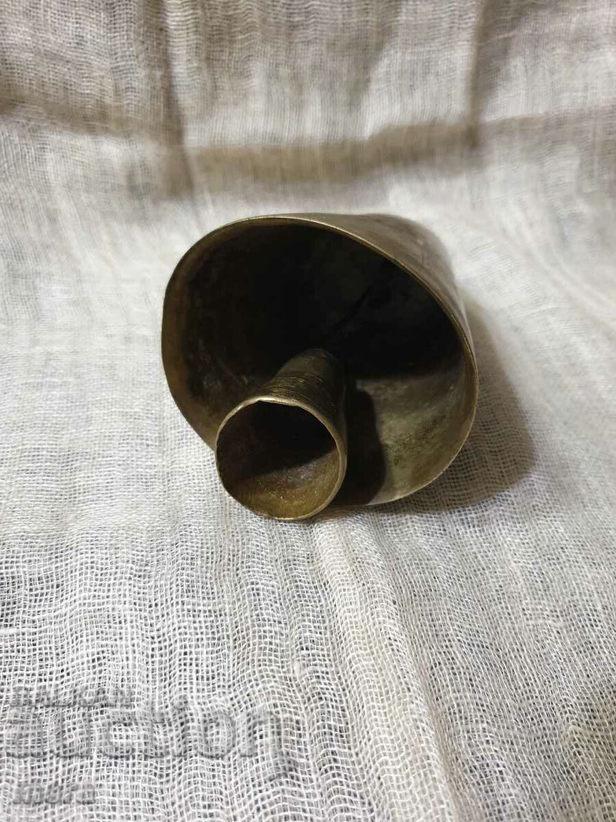 Auction Authentic bronze bowl - 10 cm from rim to rim Auction Authentic bronze bowl - 10 cm from rim to rim