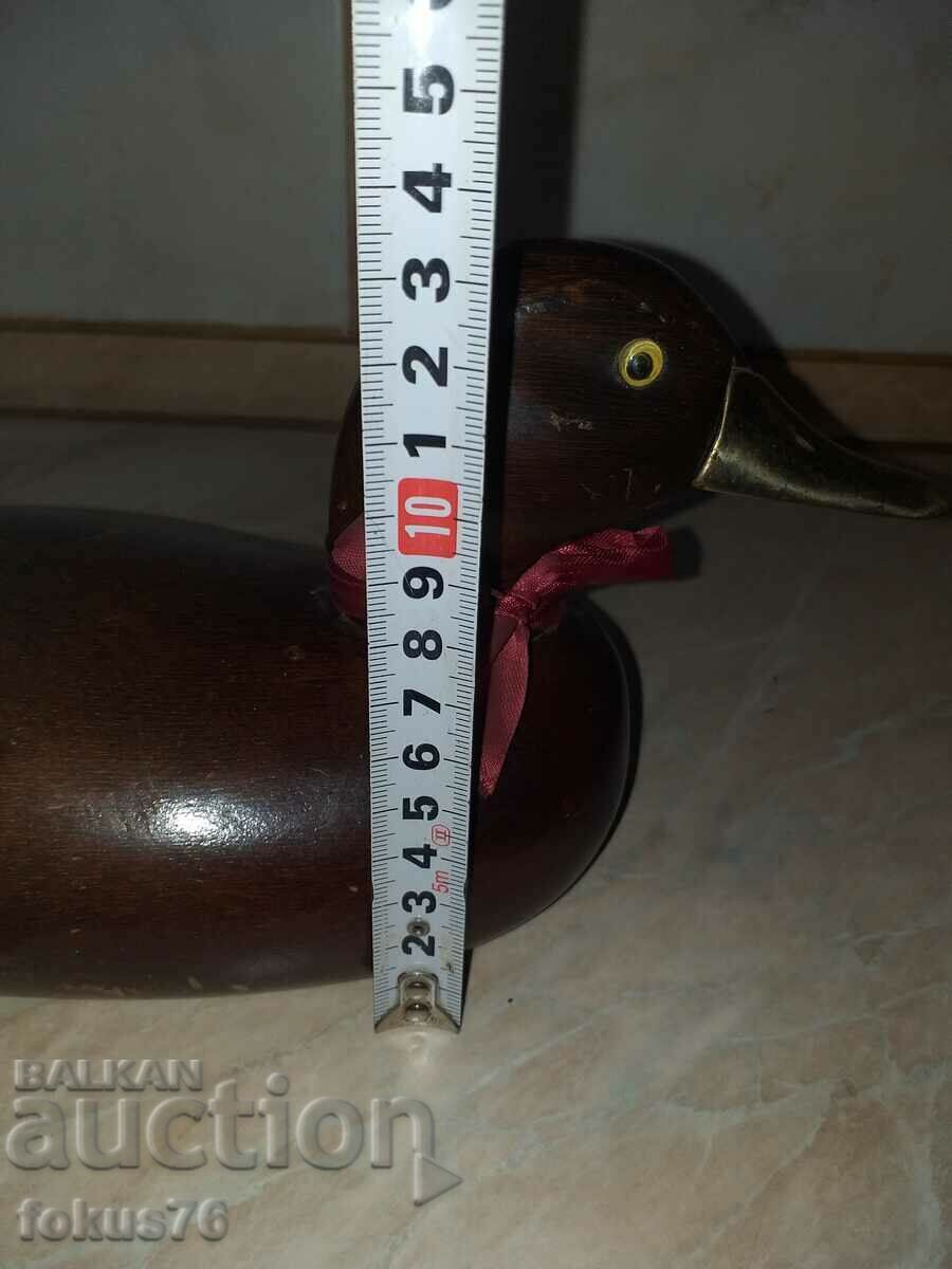 O rață mare de lemn, bătrână, cu un cioc de bronz - 5 O rață mare de lemn, bătrână, cu un cioc de bronz - 5