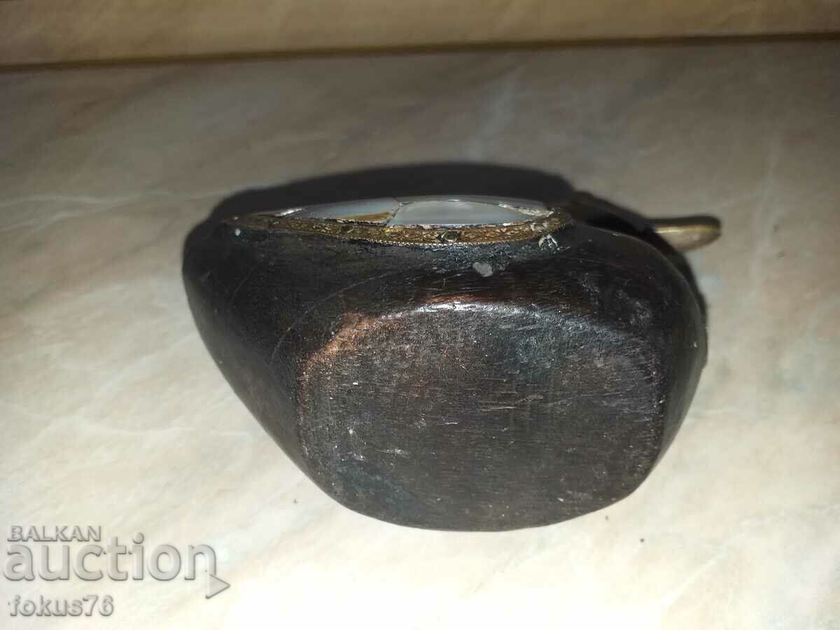 Delivery of Great wooden duck duck with brass and mother of pearl Delivery of Great wooden duck duck with brass and mother of pearl