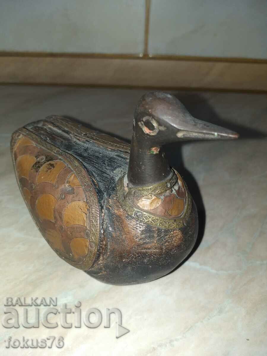 Auction Unique wooden duck duck with brass fittings Auction Unique wooden duck duck with brass fittings
