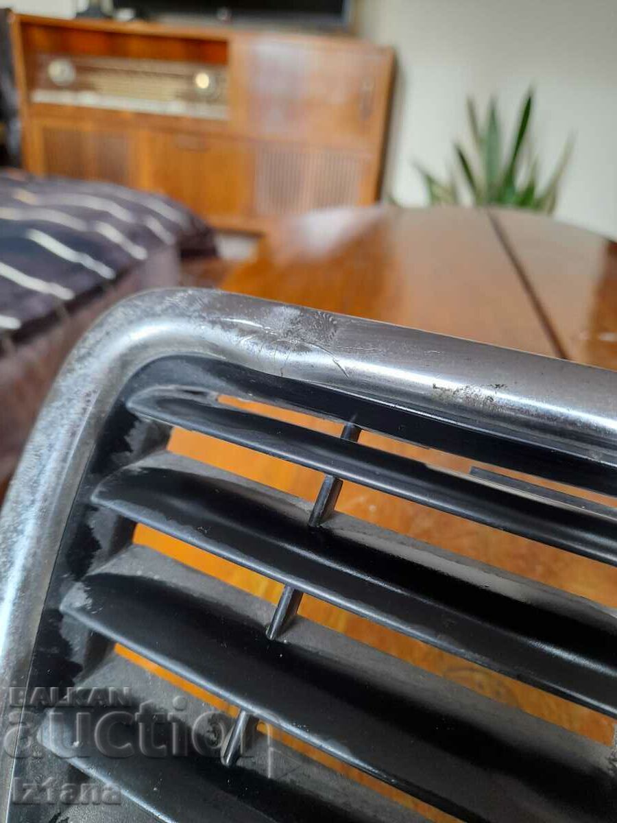 Livrarea Grila fata Audi, Audi