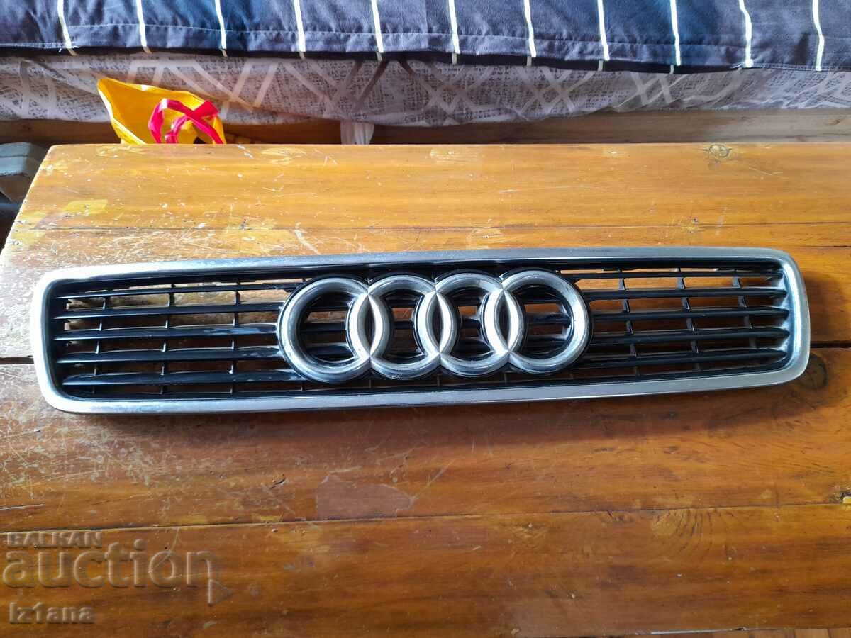 Grila fata Audi, Audi