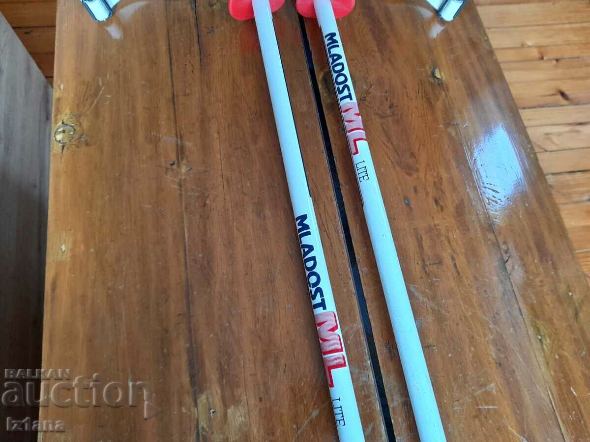 Licitație Beli vechi de schi Mladost Licitație Beli vechi de schi Mladost