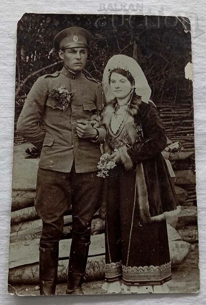 FELDFEBEL NAKO ΚΑΙ Η ΓΥΝΑΙΚΑ ΤΟΥ LADA 1917 ΦΩΤΟ