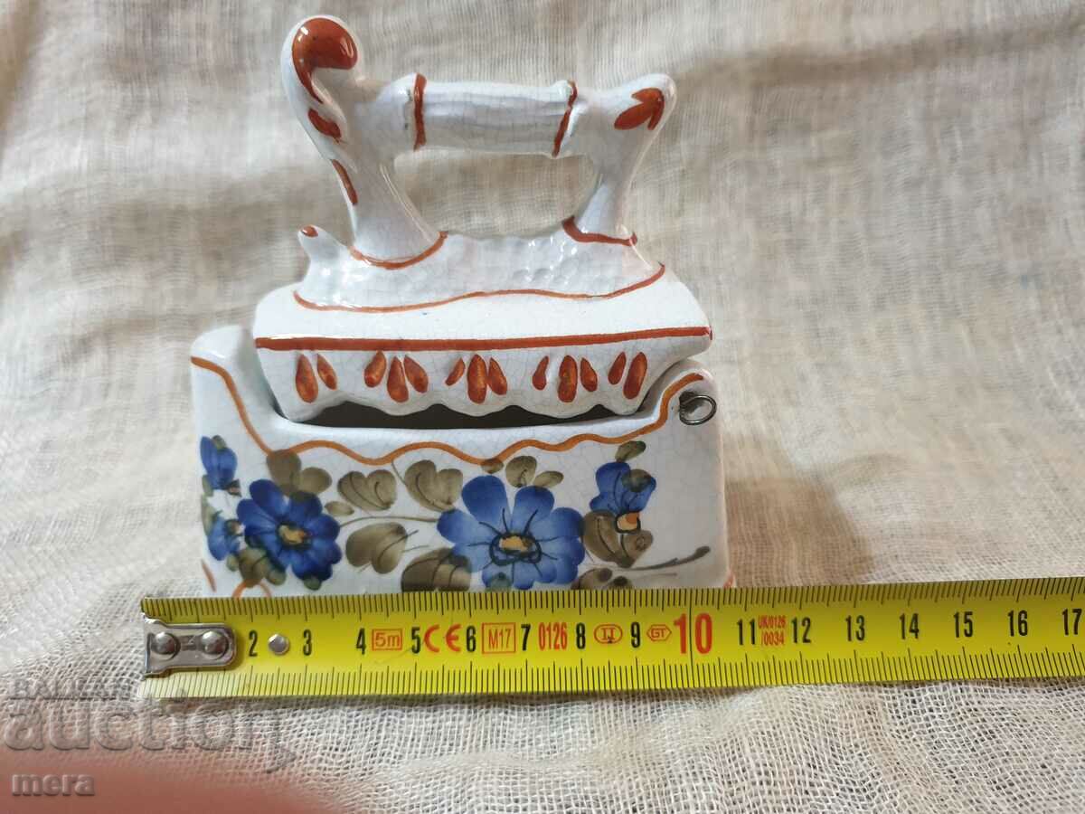 Delivery of Small porcelain iron Delivery of Small porcelain iron