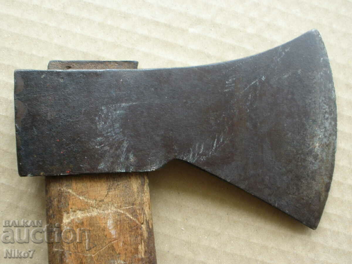 Auction Old, branded hatchet, axe. Auction Old, branded hatchet, axe.