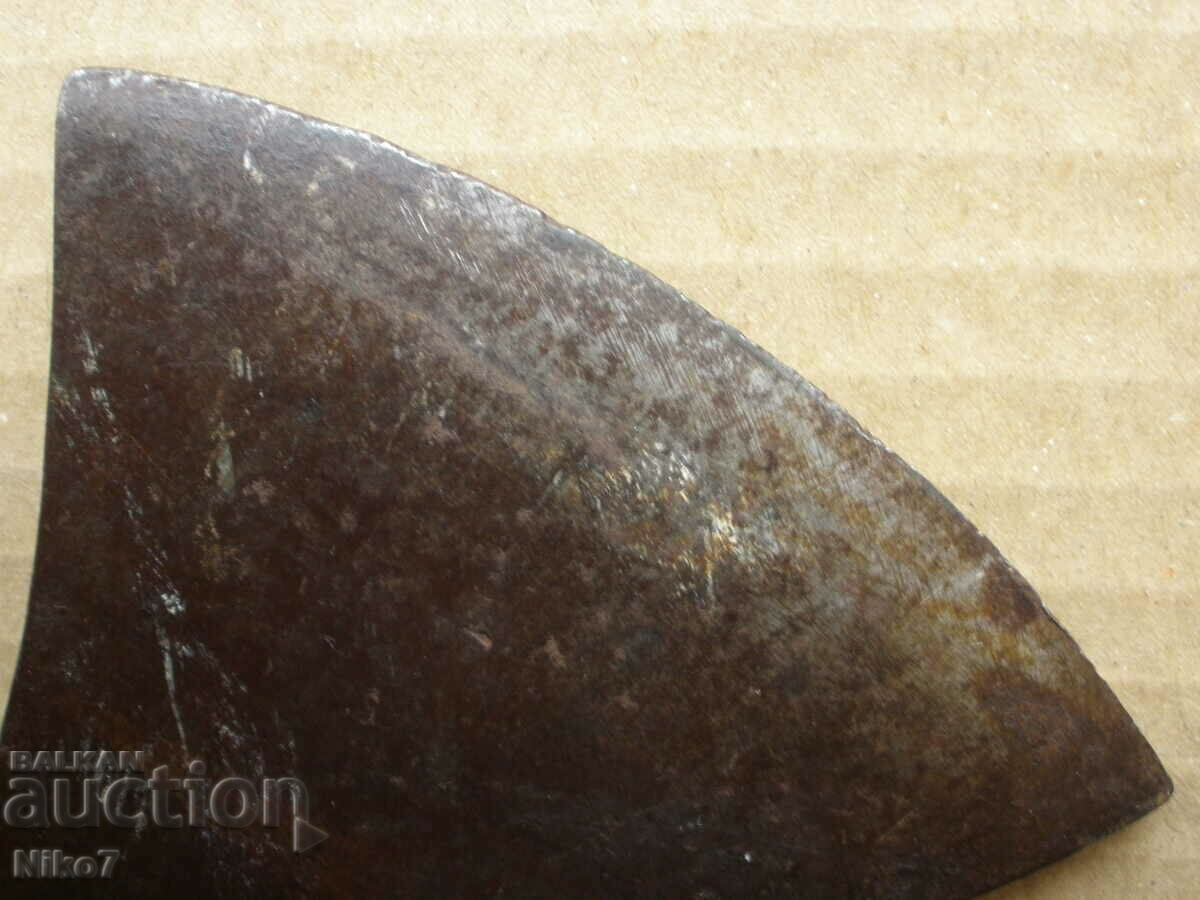 Old, branded hatchet, axe. - 5 Old, branded hatchet, axe. - 5