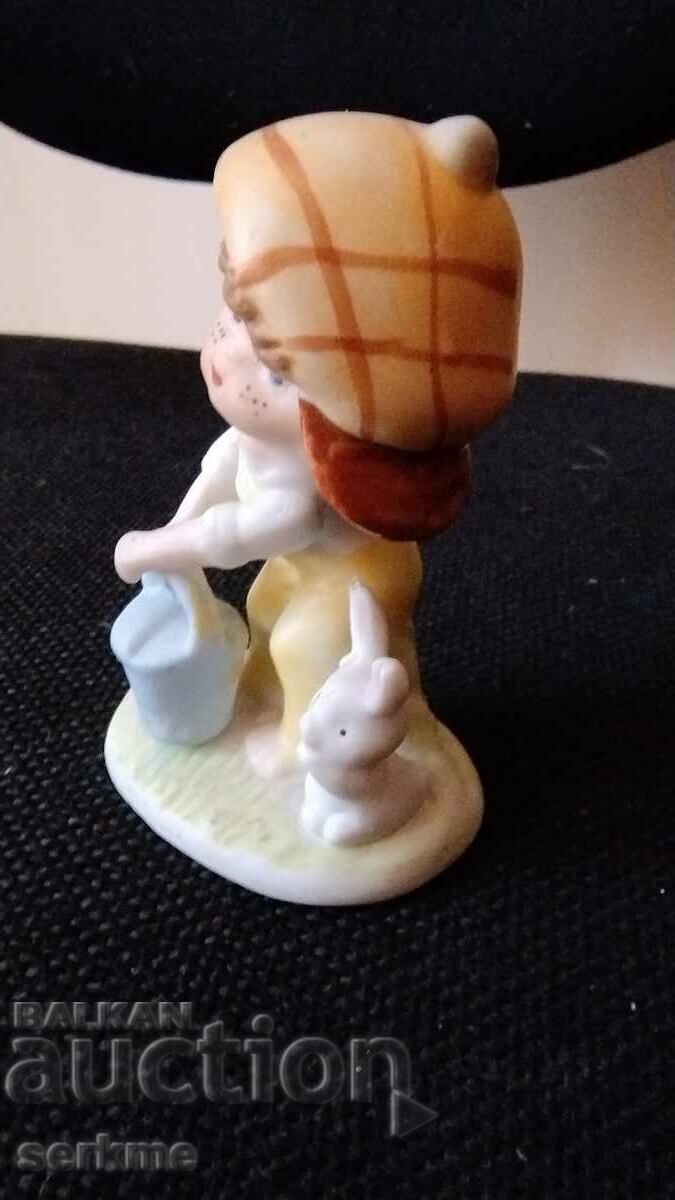 Porcelain figure with price 10.00 BGN | € 5.11