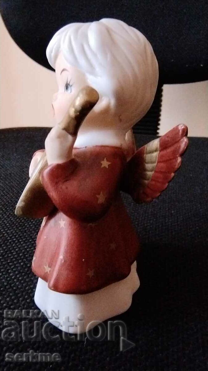 Порцеланова фигура с цена 10.00 лв. | € 5.11 Порцеланова фигура с цена 10.00 лв. | € 5.11