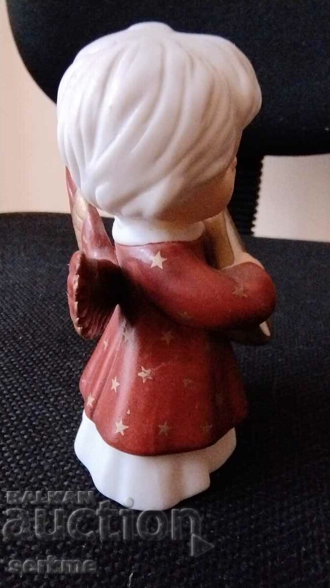 Доставка на Порцеланова фигура Доставка на Порцеланова фигура