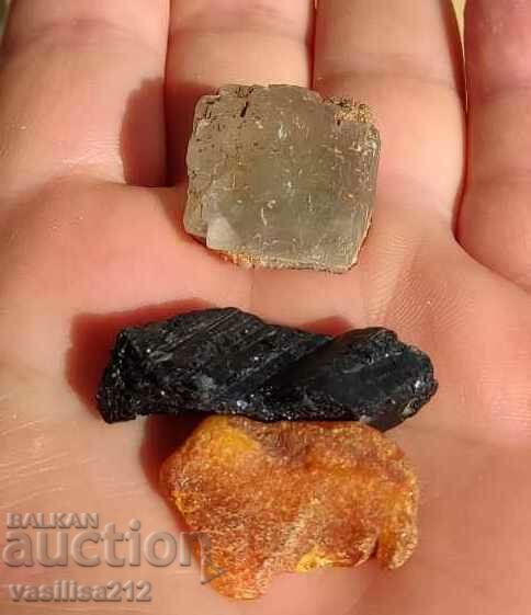 Amber, fluorite and black tourmaline with price 12.00 BGN | € 6.14 Amber, fluorite and black tourmaline with price 12.00 BGN | € 6.14