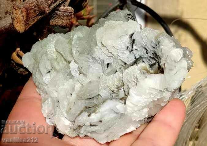 Auction Calcite, an exceptional specimen Auction Calcite, an exceptional specimen