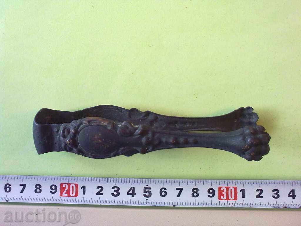 Delivery of VERY OLD SUGAR CLUPE OR ICE CLIP