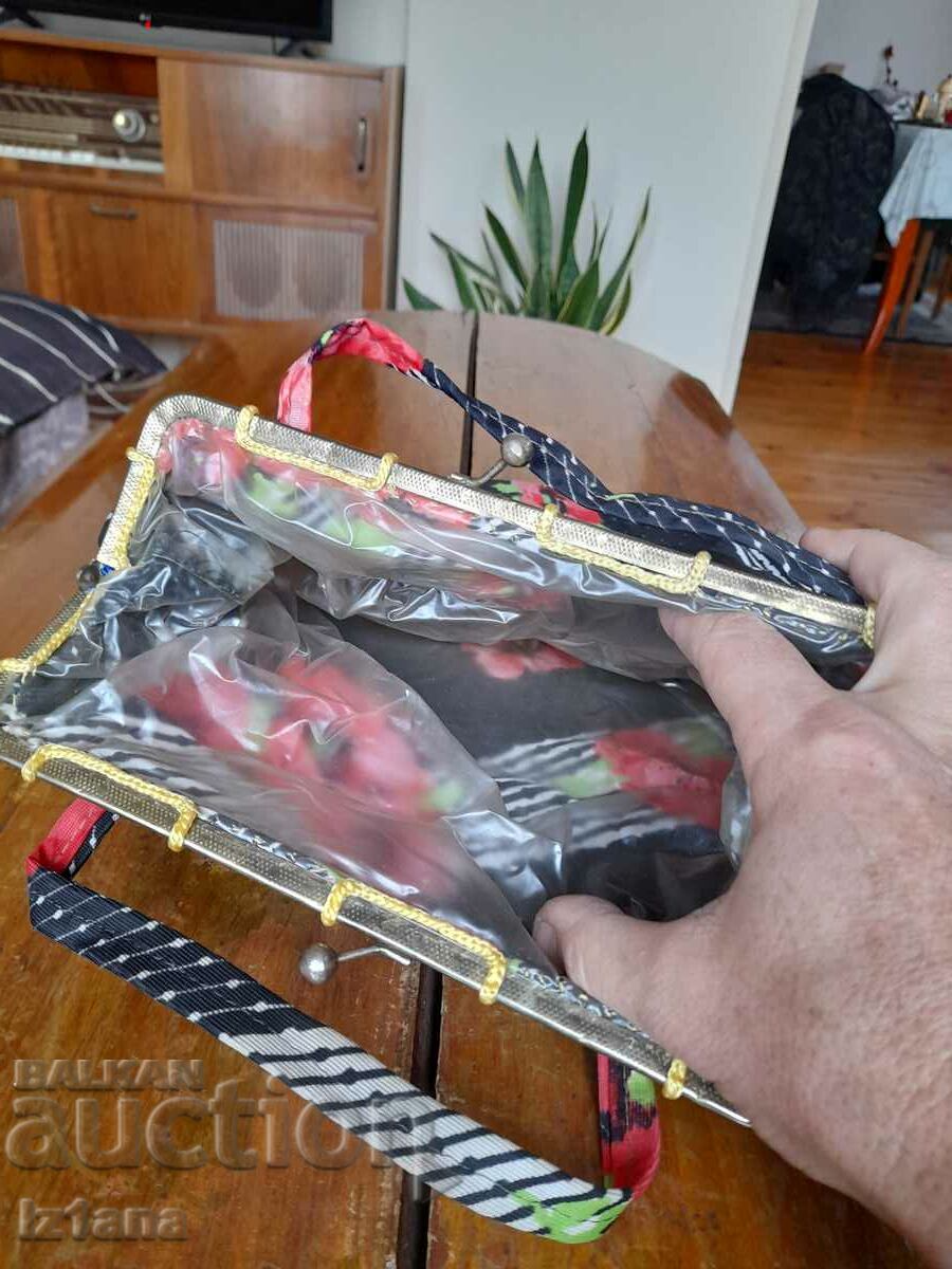 Livrarea Geantă veche Livrarea Geantă veche