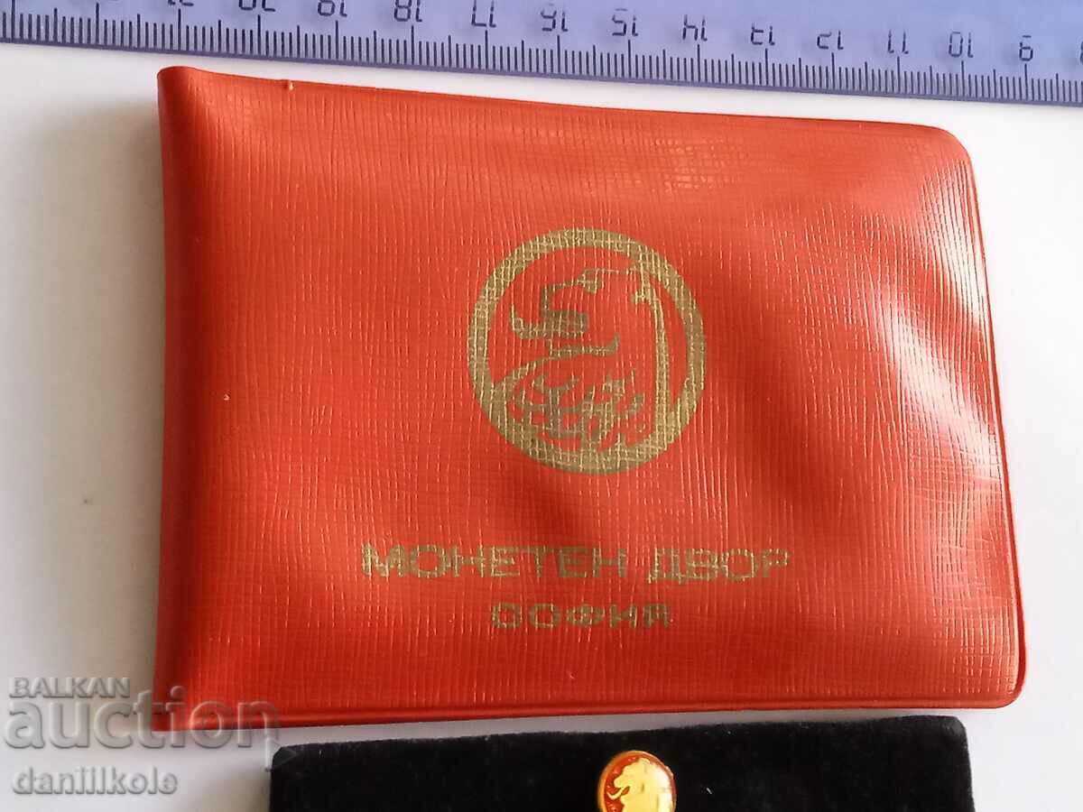 Delivery of *$*Y*$* OLD CASED MINT BADGES - EXCELLENT *$*Y*$* Delivery of *$*Y*$* OLD CASED MINT BADGES - EXCELLENT *$*Y*$*