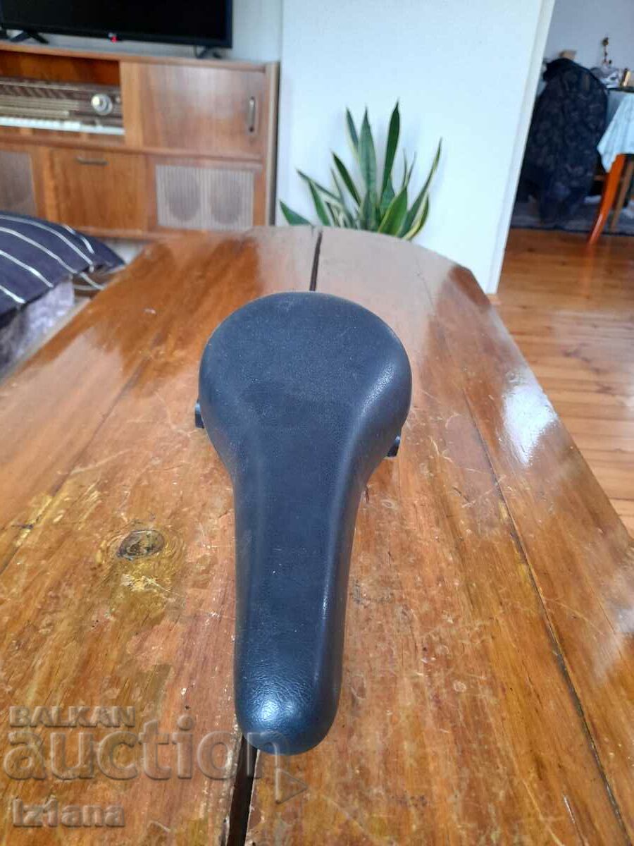 Bicycle seat, bicycle