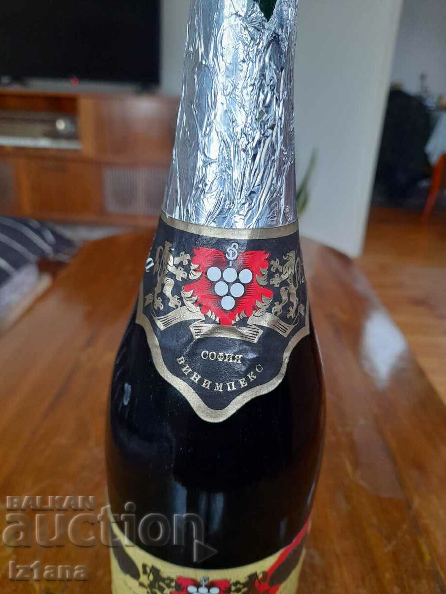 Old bottle of Champagne Iskra with price 50.00 BGN | € 25.56 Old bottle of Champagne Iskra with price 50.00 BGN | € 25.56
