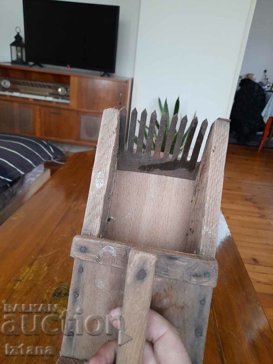 Antique blueberry picker - 5 Antique blueberry picker - 5