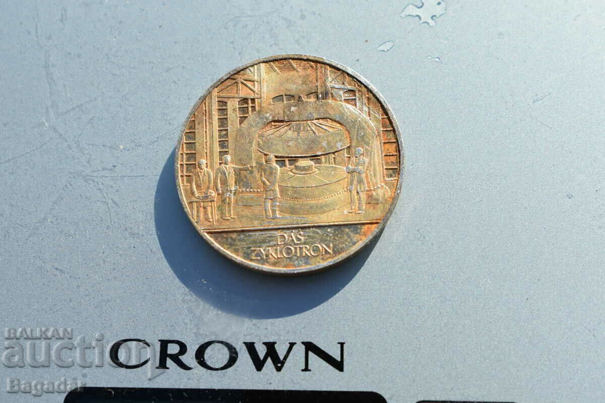 Silver plaque coin