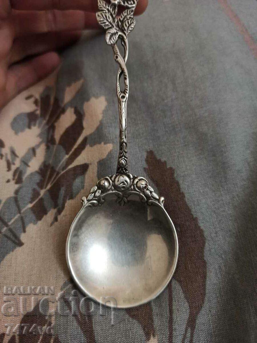 Аукцион СРЕБЪРНА СТАРА ЛЪЖИЧКА С КРАСИВА ГОЛЯМА РОЗА Аукцион СРЕБЪРНА СТАРА ЛЪЖИЧКА С КРАСИВА ГОЛЯМА РОЗА