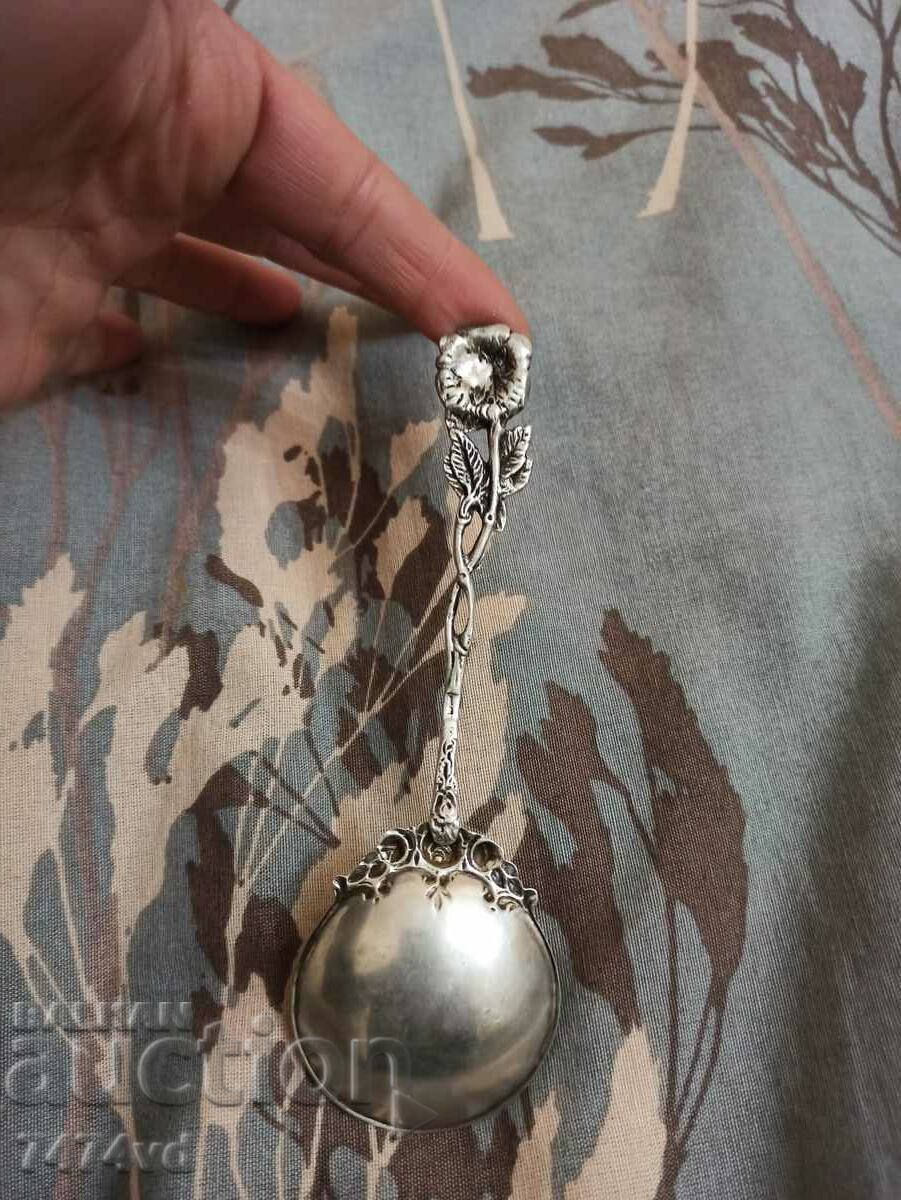 Доставка на СРЕБЪРНА СТАРА ЛЪЖИЧКА С КРАСИВА ГОЛЯМА РОЗА