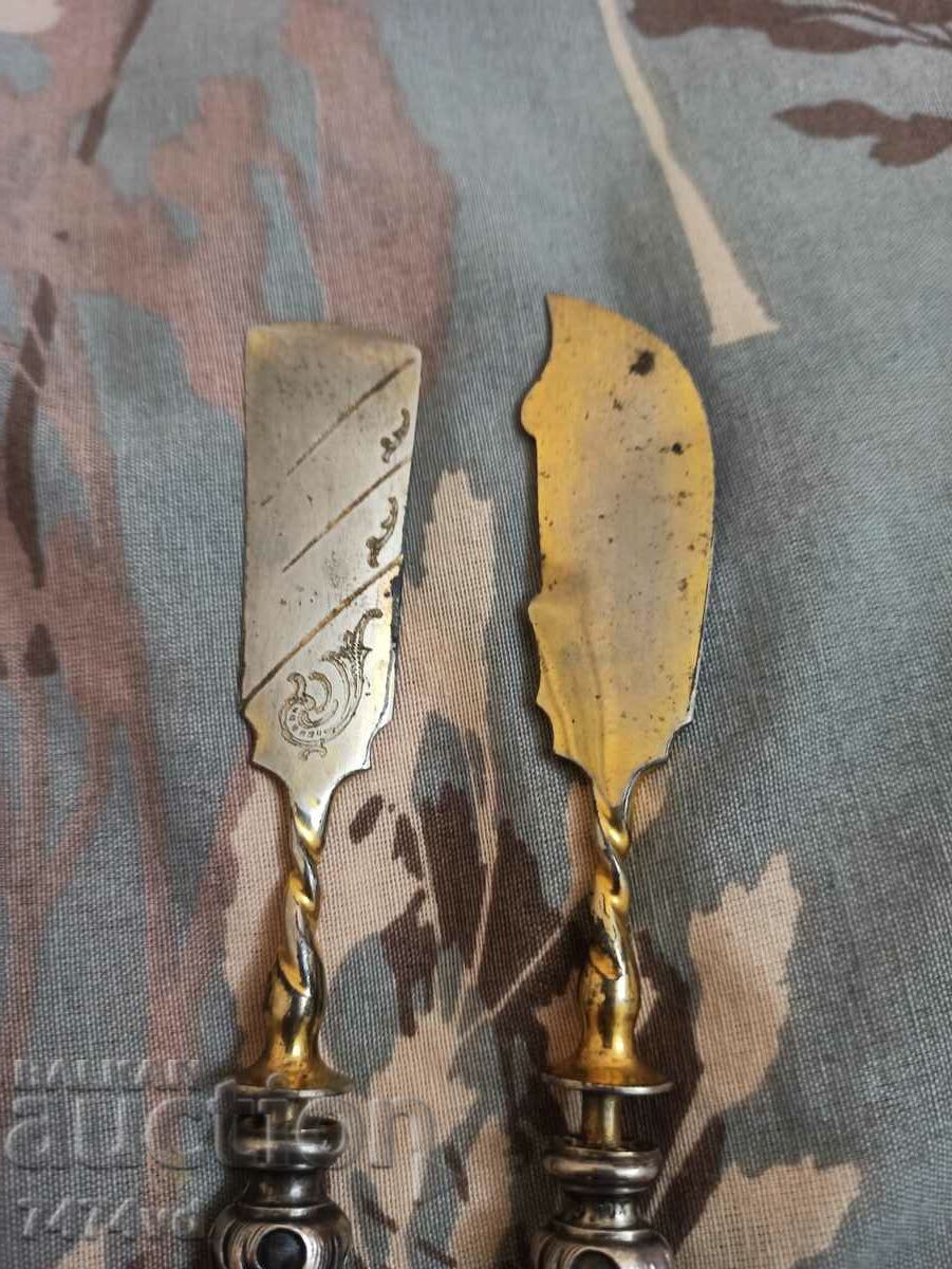 2 ANTIQUE SILVER SERVERS - 6 2 ANTIQUE SILVER SERVERS - 6