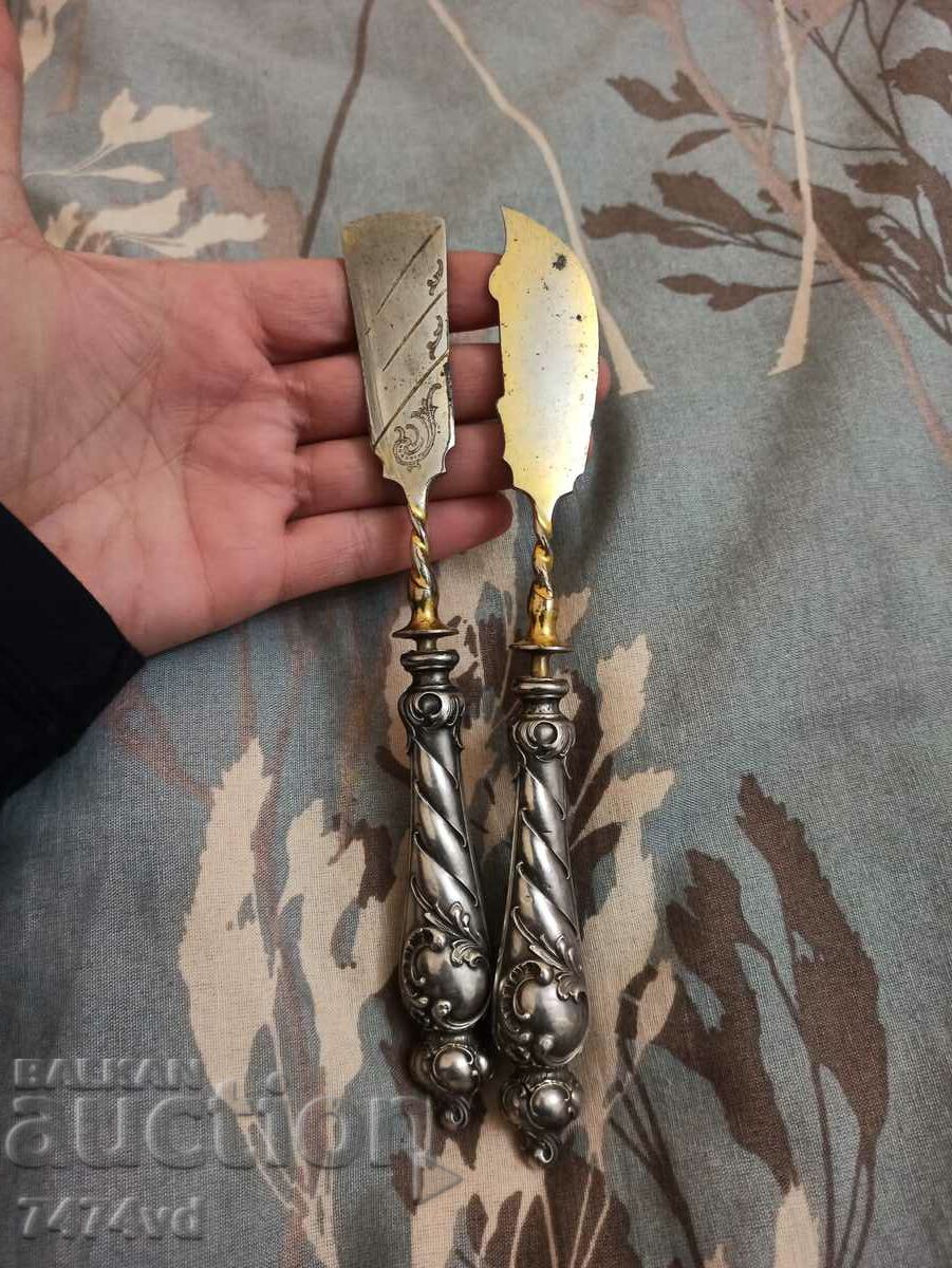 2 ANTIQUE SILVER SERVERS - 7 2 ANTIQUE SILVER SERVERS - 7