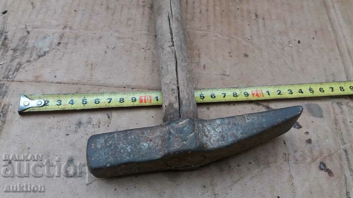 Delivery of OLD CRAFTSMAN'S HAMMER Delivery of OLD CRAFTSMAN'S HAMMER