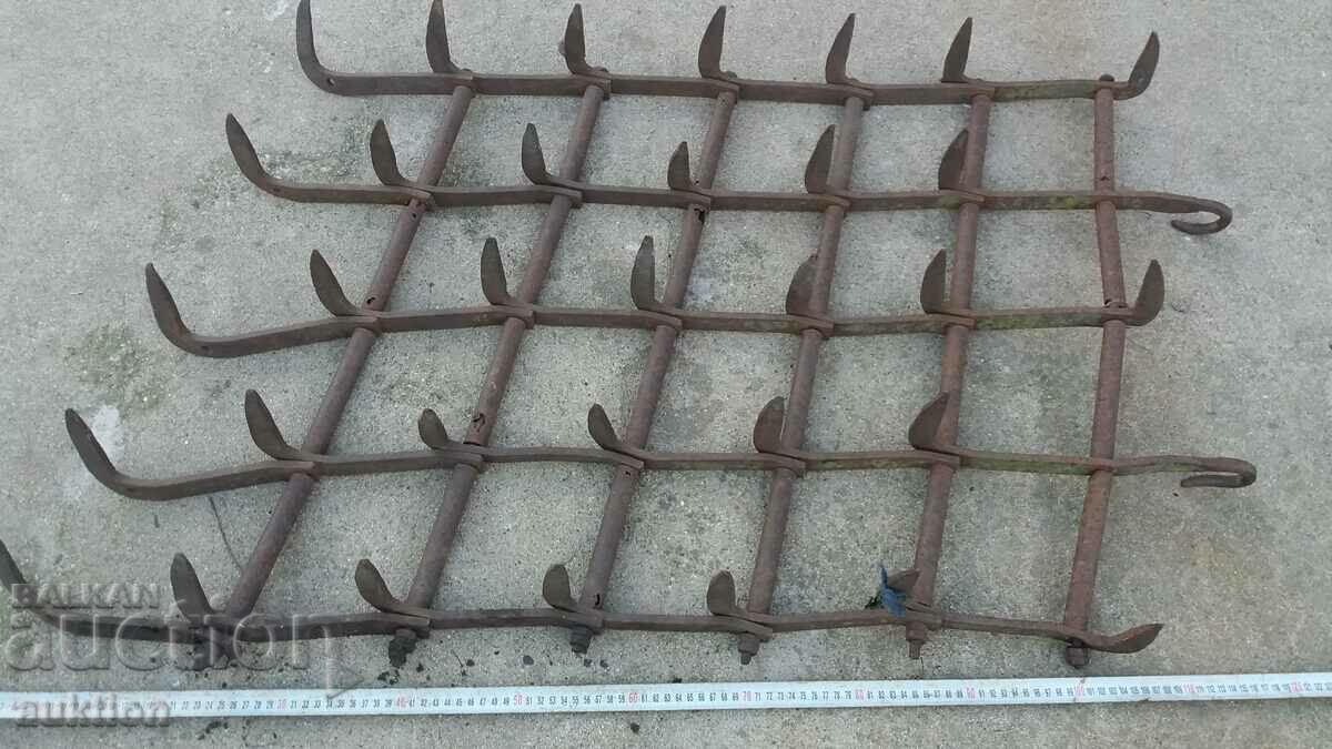 FORGED RENAISSANCE FOLDING GRIP with price 69.99 BGN | € 35.79