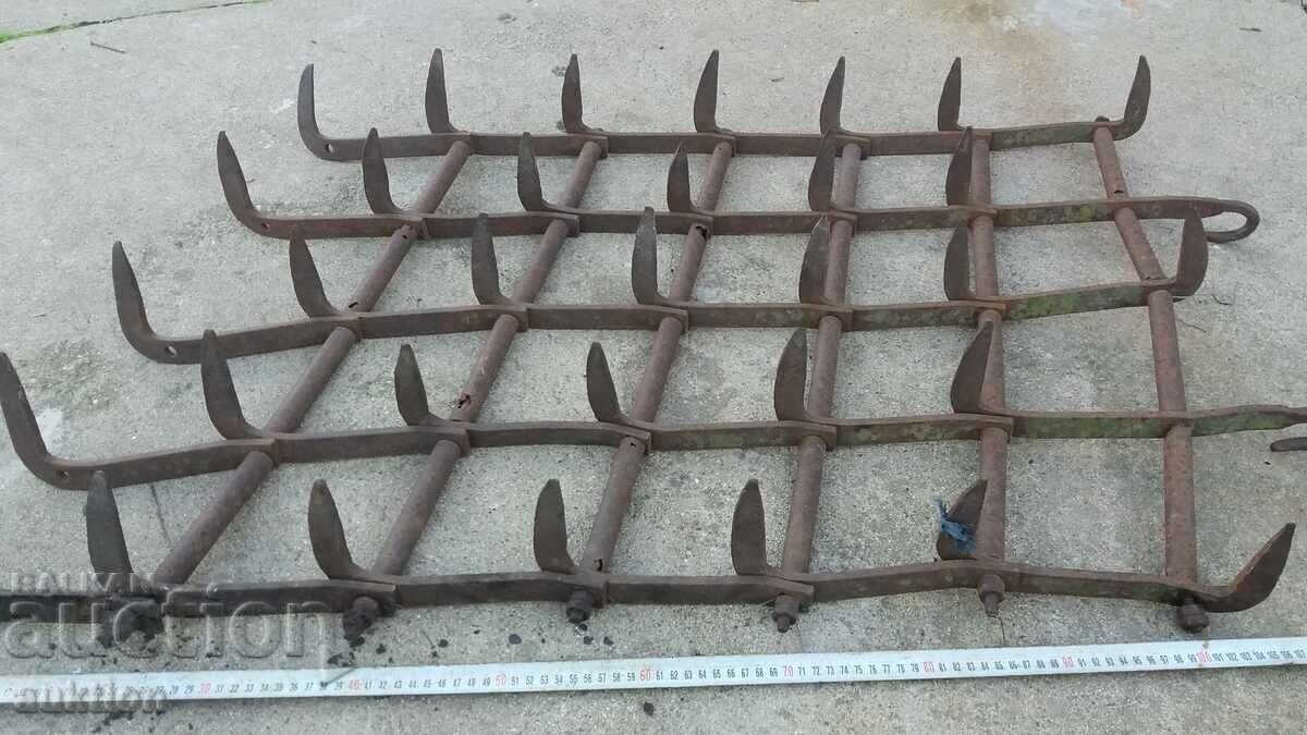 Auction  FORGED RENAISSANCE FOLDING GRIP