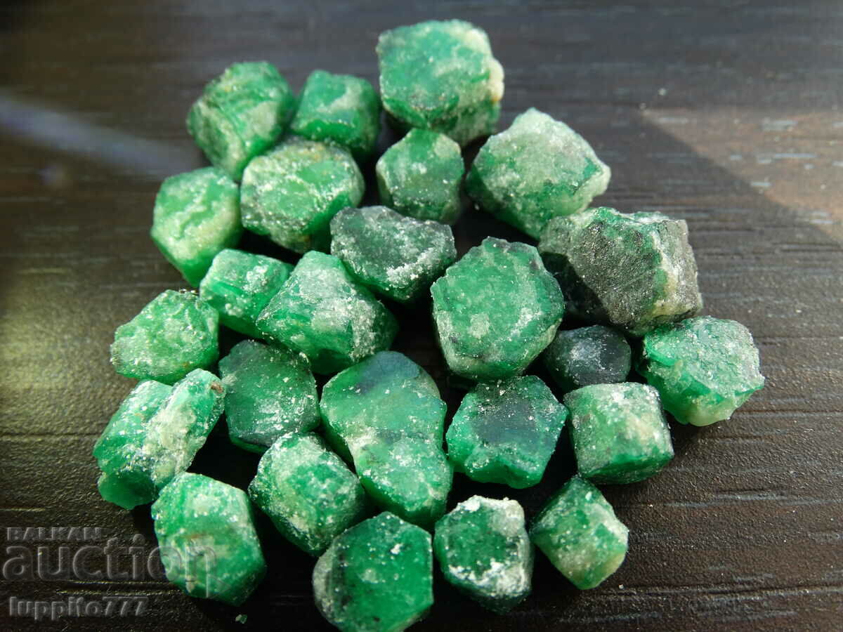 Auction natural emerald beryl on matrix unique lot 64.75 carats Auction natural emerald beryl on matrix unique lot 64.75 carats