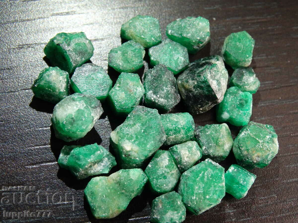 Delivery of natural emerald beryl on matrix unique lot 64.75 carats Delivery of natural emerald beryl on matrix unique lot 64.75 carats